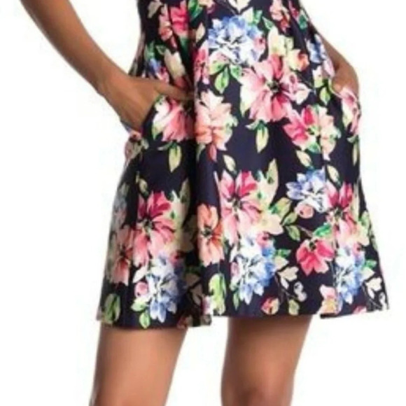 Vince Camuto Sleeveless Floral Fit & Flare Dress - Size 8P - Picture 6 of 15